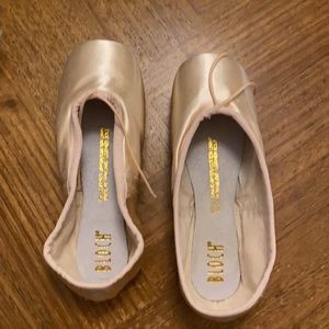 Bloch Aspiration child size pointe shoes size 1 /2